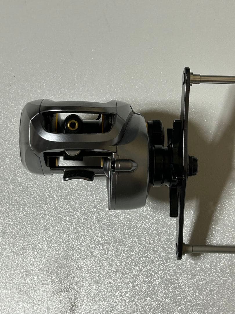 シマノ 09 アルデバラン Mg7 左巻き ハンドルノブ無し