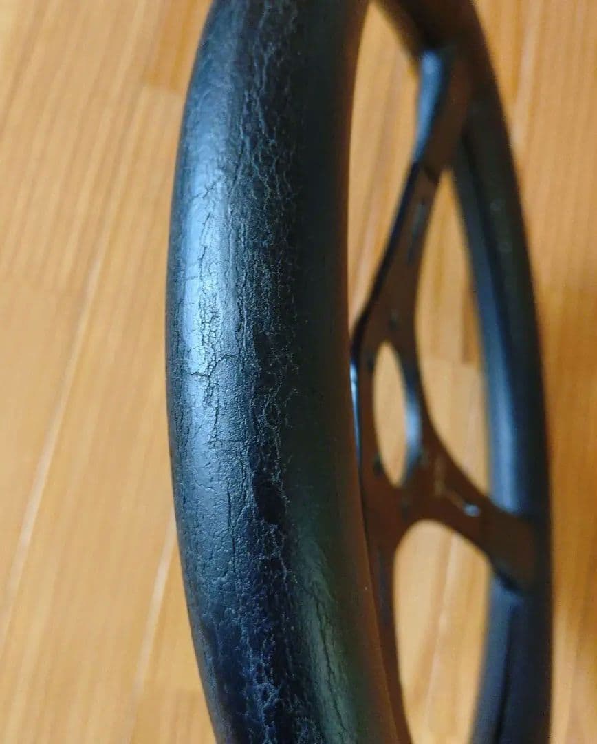 MOMO ステアリング35Φ　　　【ロニー・ピーターソン】