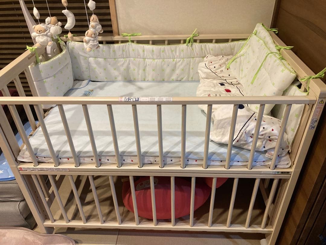 引き取りもしくは近場なら無料配送します　familiar ベビーベッド