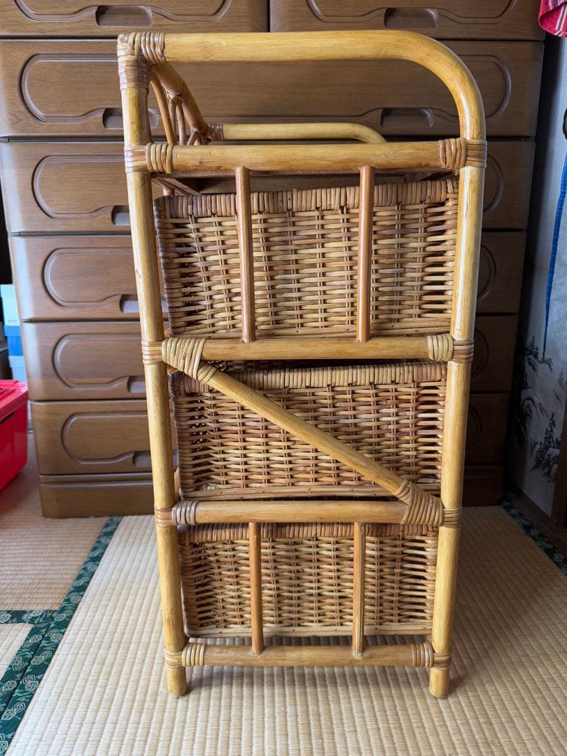 【比較的美品】ラタン 3段収納ラック 取っ手付き　昭和レトロ