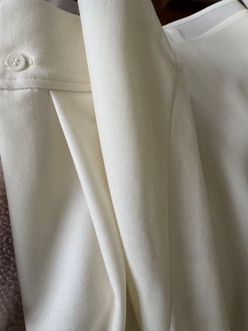 新品未使用　Theory ハイネック長袖シャツ アイボリー 038