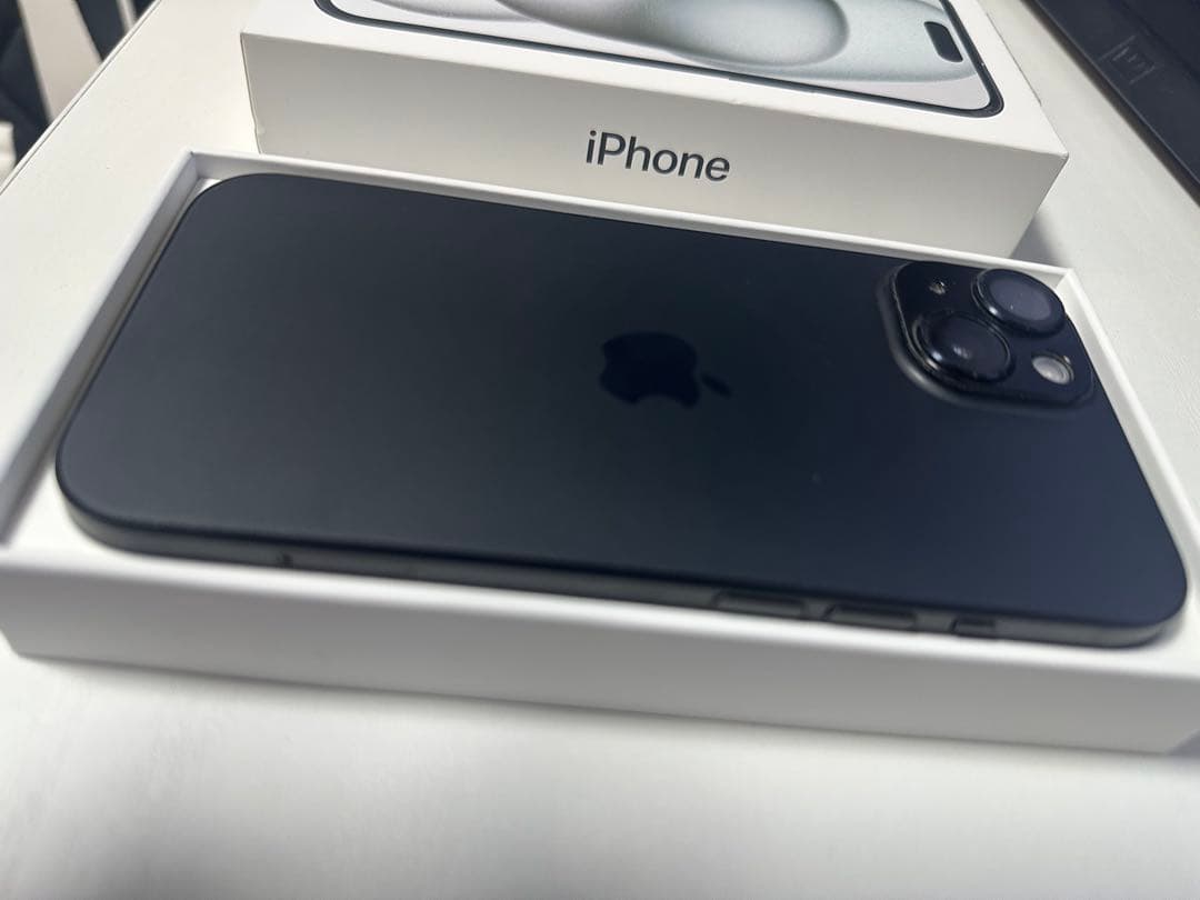 Apple iPhone 15 ブラック 本体 256gb