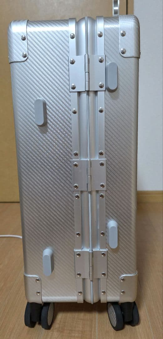 【中古超美品】ADIGO スーツケース アルミ 35L カーボン柄