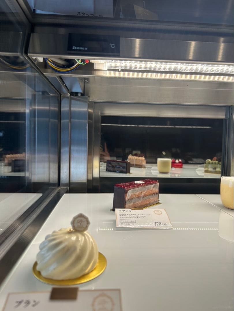 大和冷機工業　洋菓子用冷蔵ショーケース　 型式　CO-04SHOT-DB