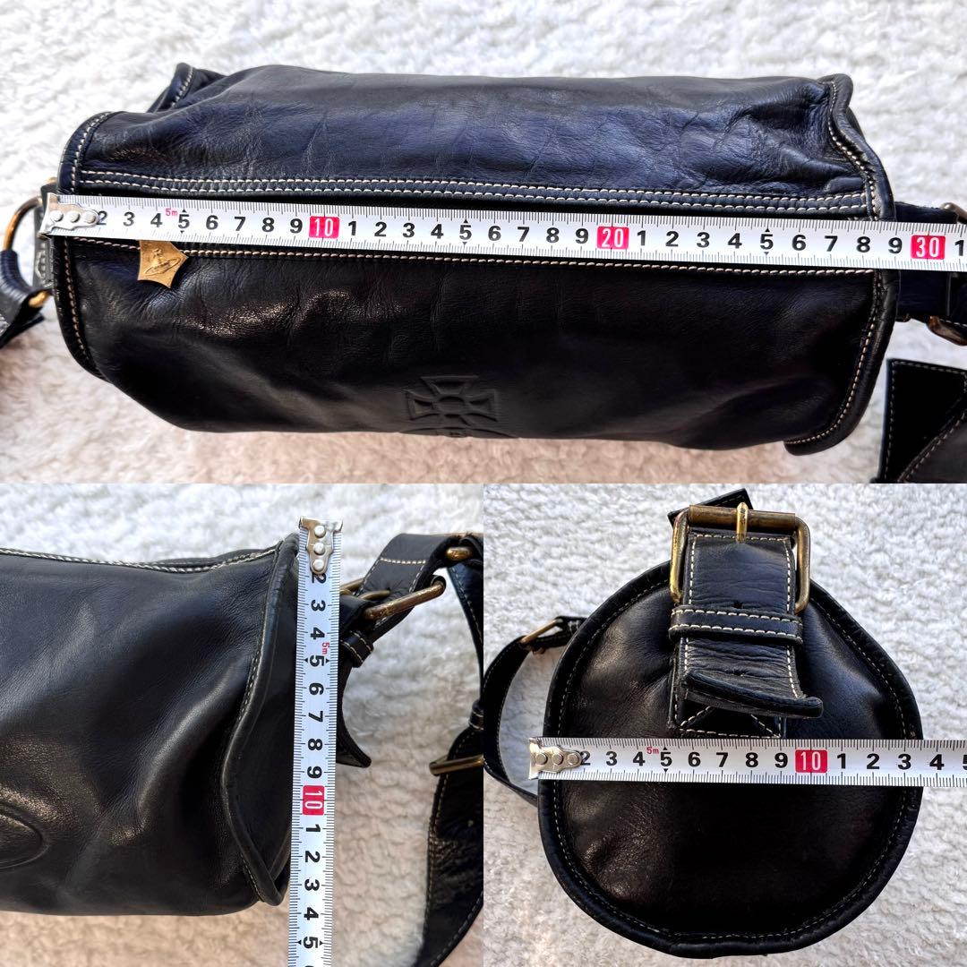 希少品 ヴィヴィアンウエストウッド ショルダーバッグ アコード筒型 オーブ型押し