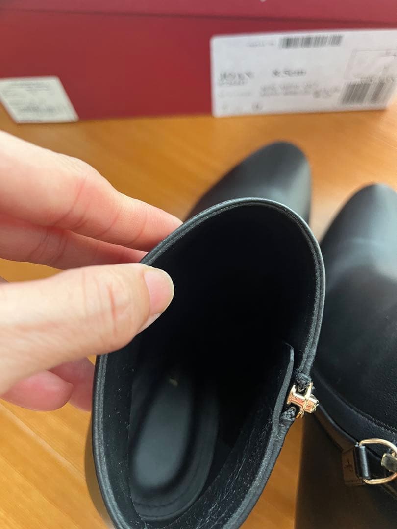 【最終値下】 Salvatore Ferragamo ブラックアンクルブーツ