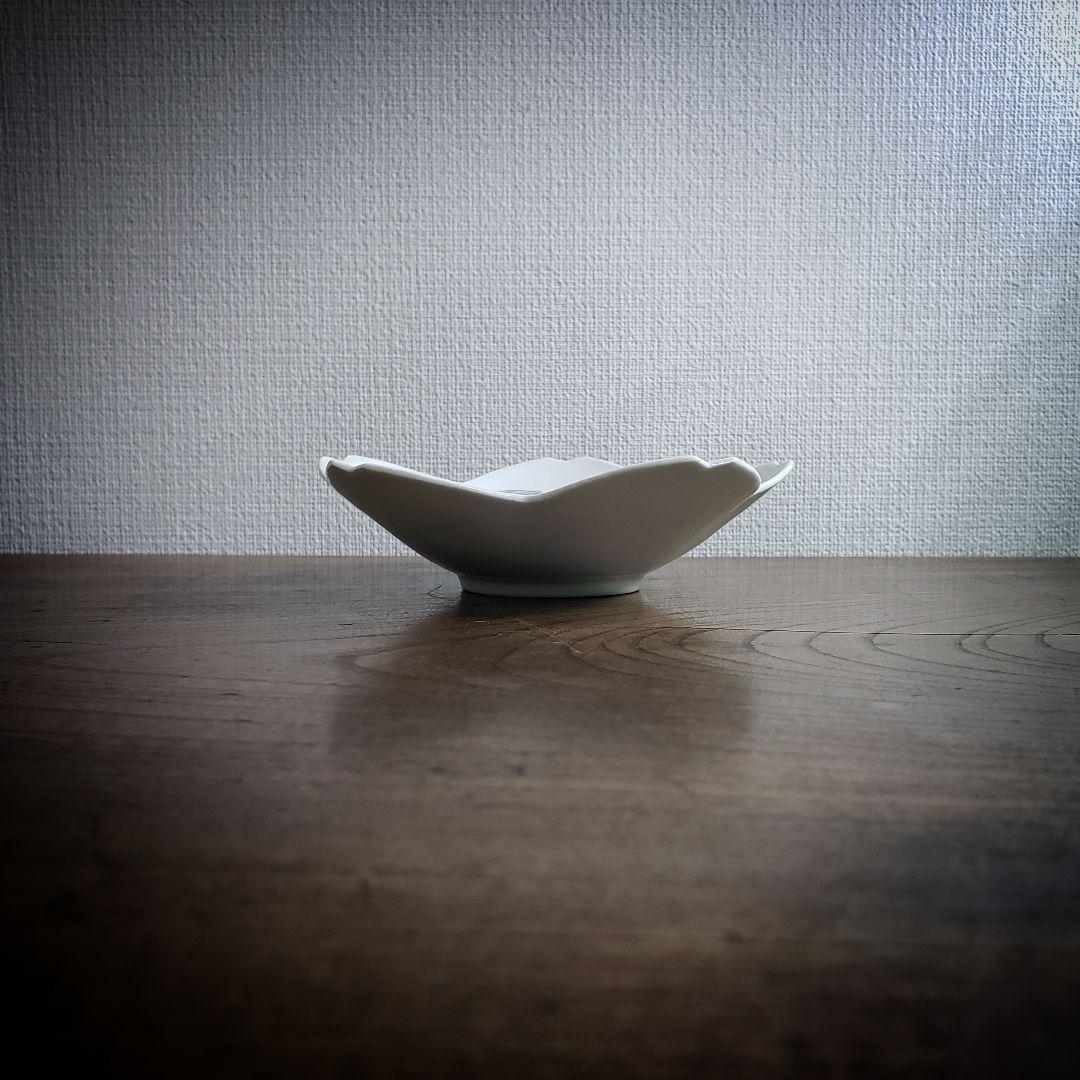 花形皿　変形皿　鳳凰　桐文様　古伊万里　柿右衛門様式　梅花　桜　窯印　明治　イ号