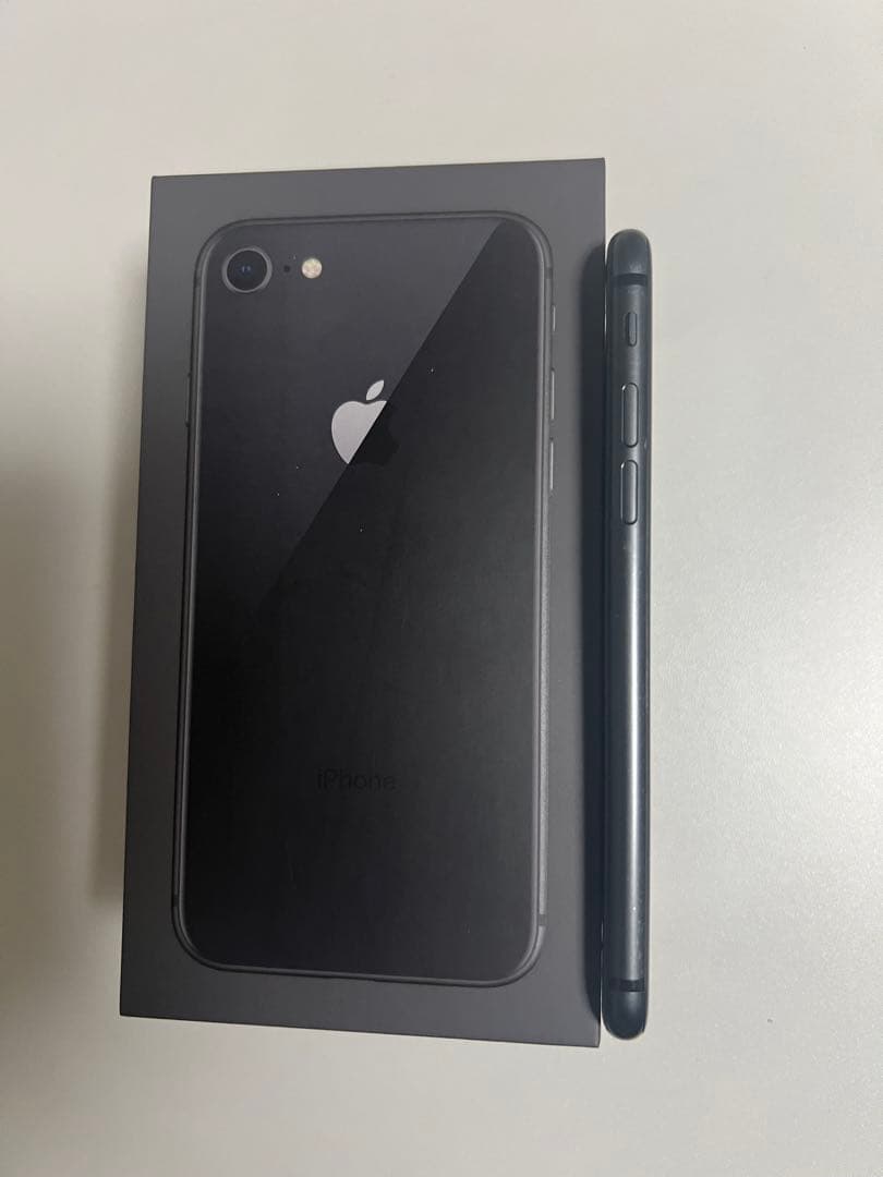 iPhone8 ブラック 64GB SIMロックあり 箱あり