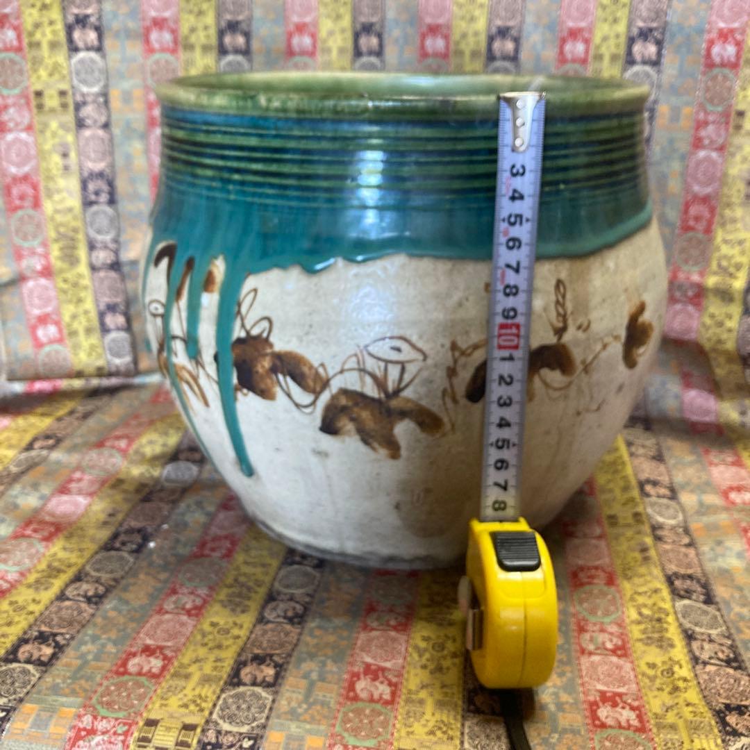 水屋のための織部の水指　高25×口27.5×幅31×高台21.5cm 茶道具