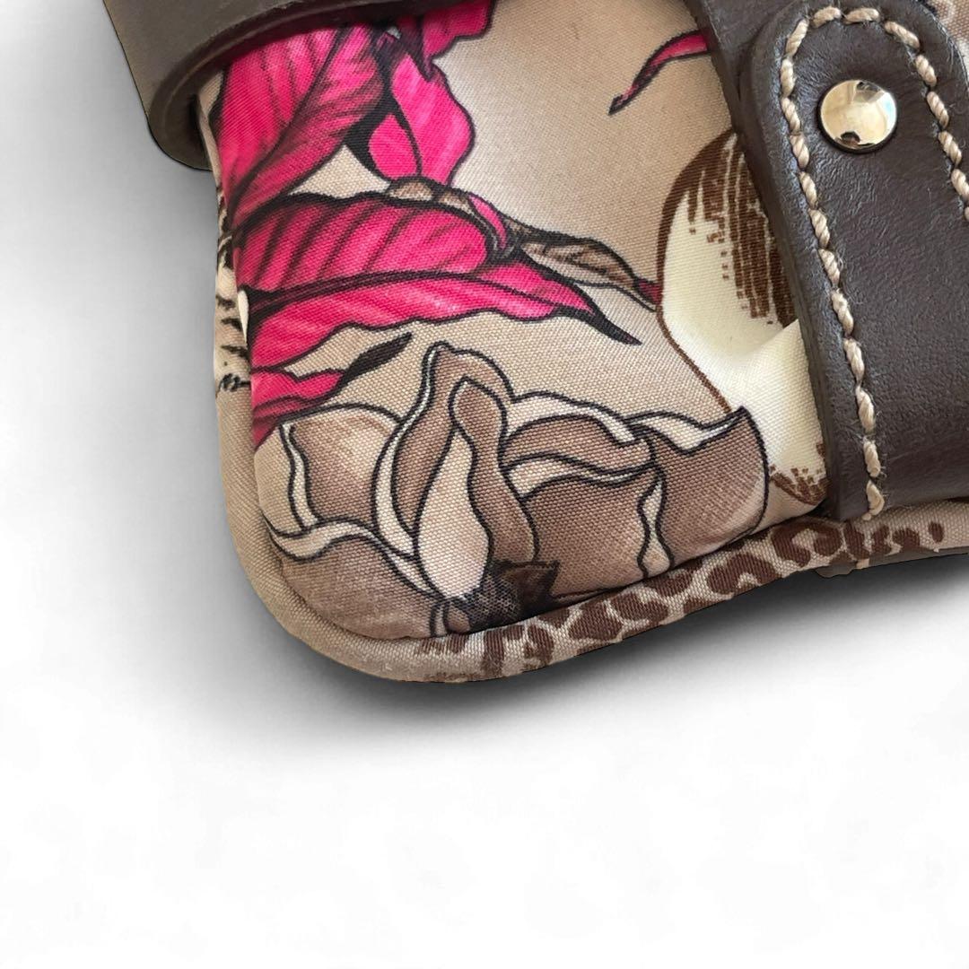 美品　サルヴァトーレフェラガモ　アニマル柄　クロスボディバッグ　レザー