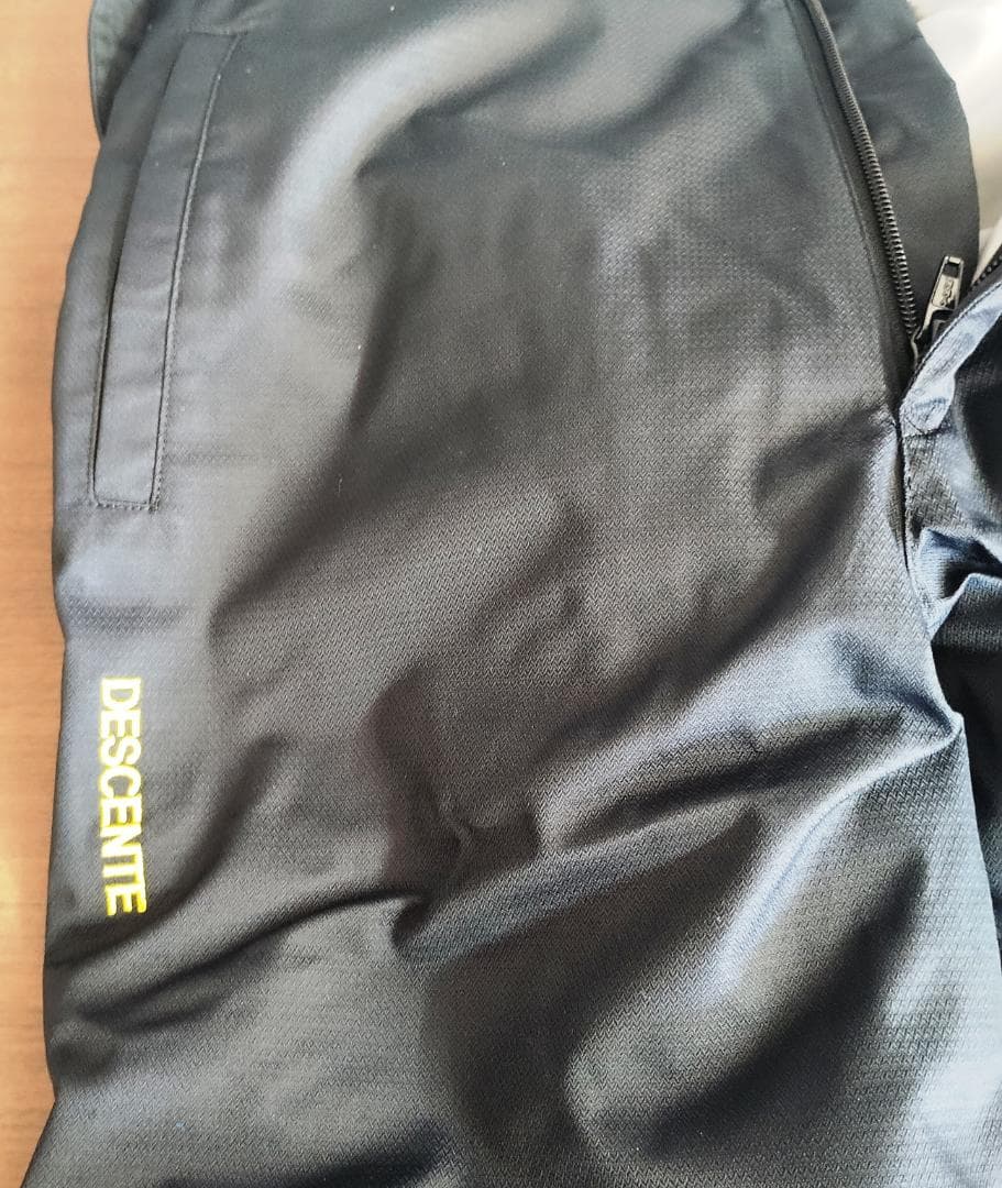 美品　デサント　上下セットアップ　スキー　スノーボード　ウェア　150 ㎝　男女