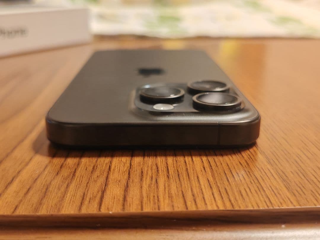 iPhone15pro　ブラックチタニウム　 128gb