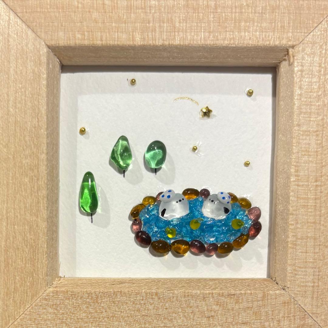 シマエナガ　君とみた花火　。シーグラスアート