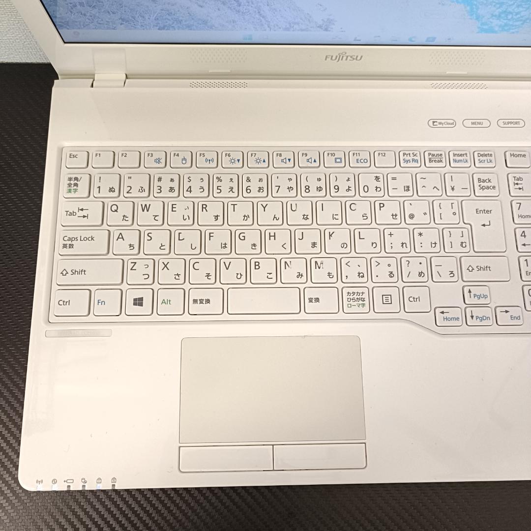 ノートPC Core i7 Windows11 SSD メモリ8GB 富士通 白