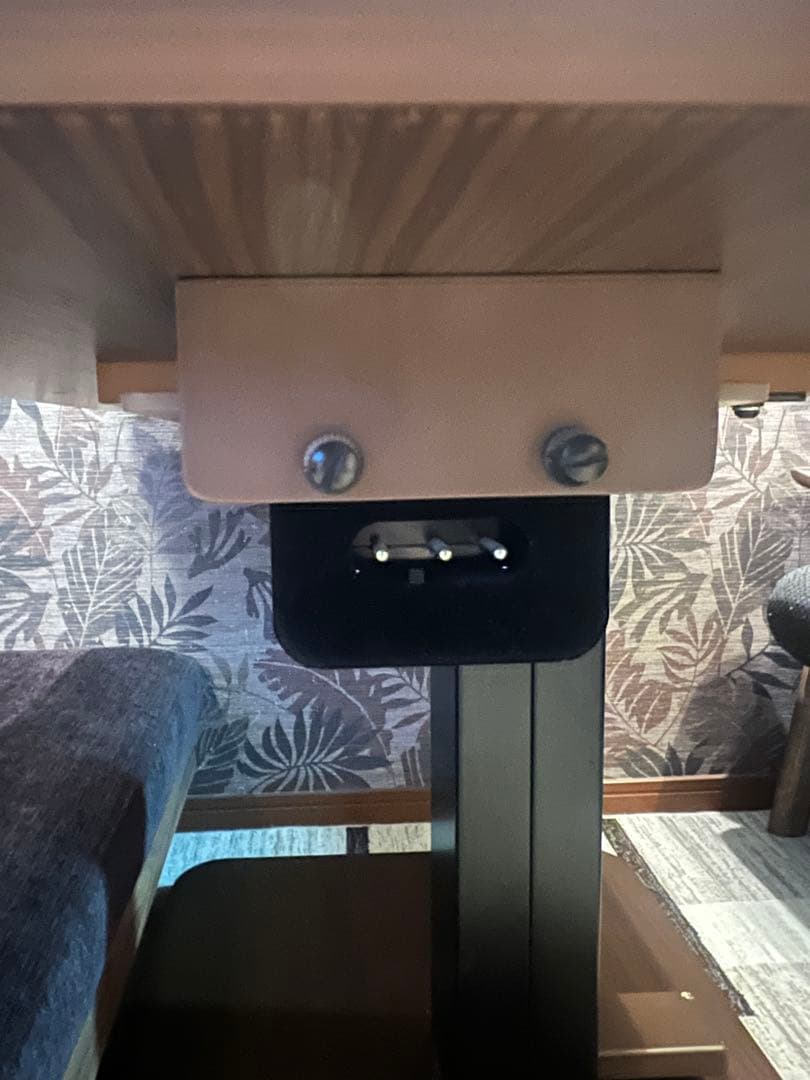 ブラウン木製長方形テーブル