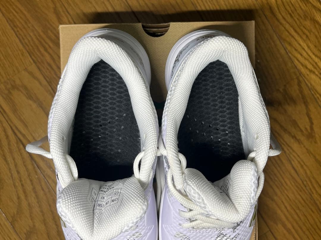 ☆新品同様 ヨネックス バドミントンシューズ SHBELZ3M 23cm☆