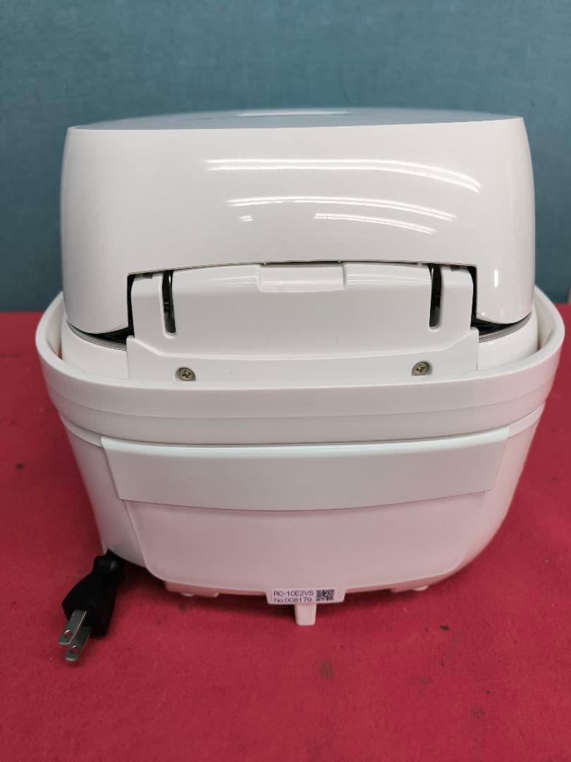 2022年製　東芝 真空圧力IH炊飯ジ-5.5合　炎匠炊き　RC-10E2VS