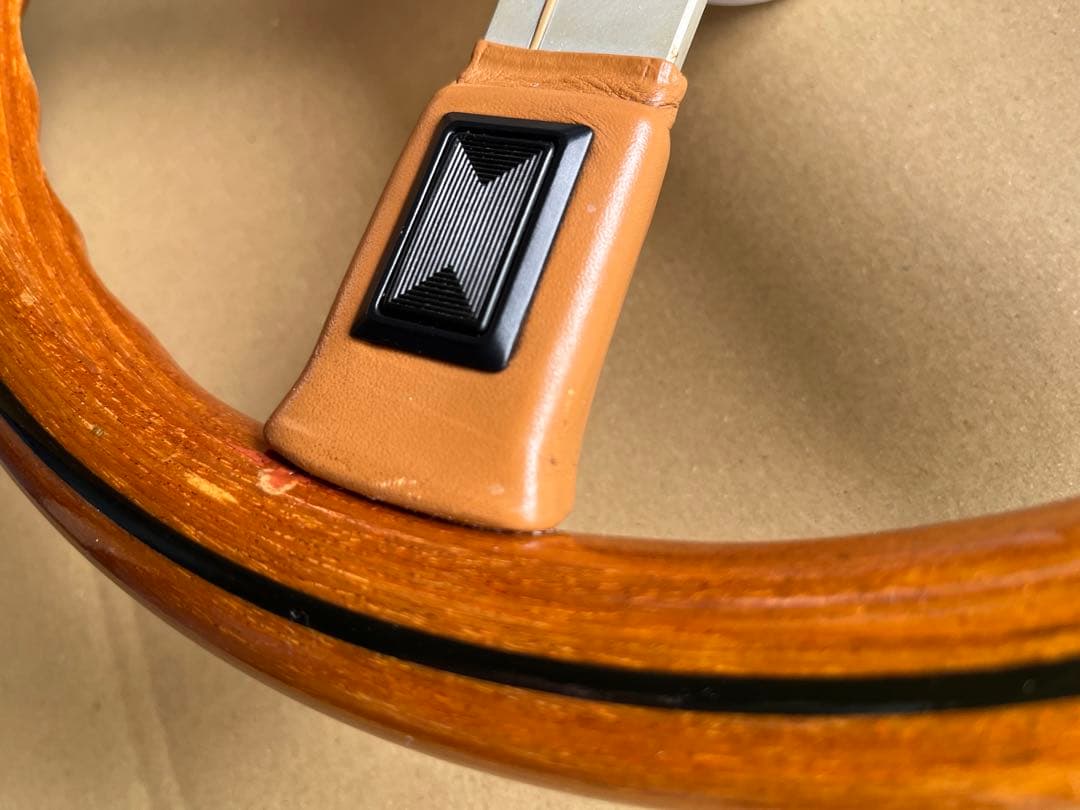 イタルボランテ　ウッドステアリング　36・5cm 中古品