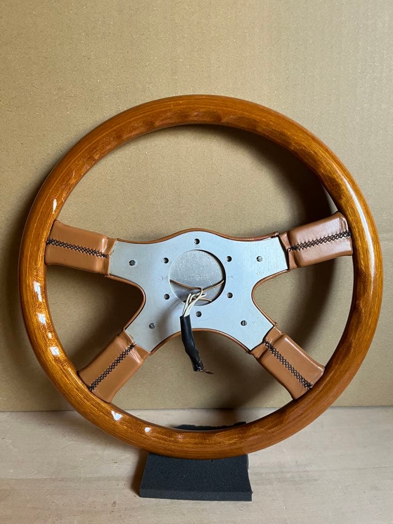 イタルボランテ　ウッドステアリング　36・5cm 中古品