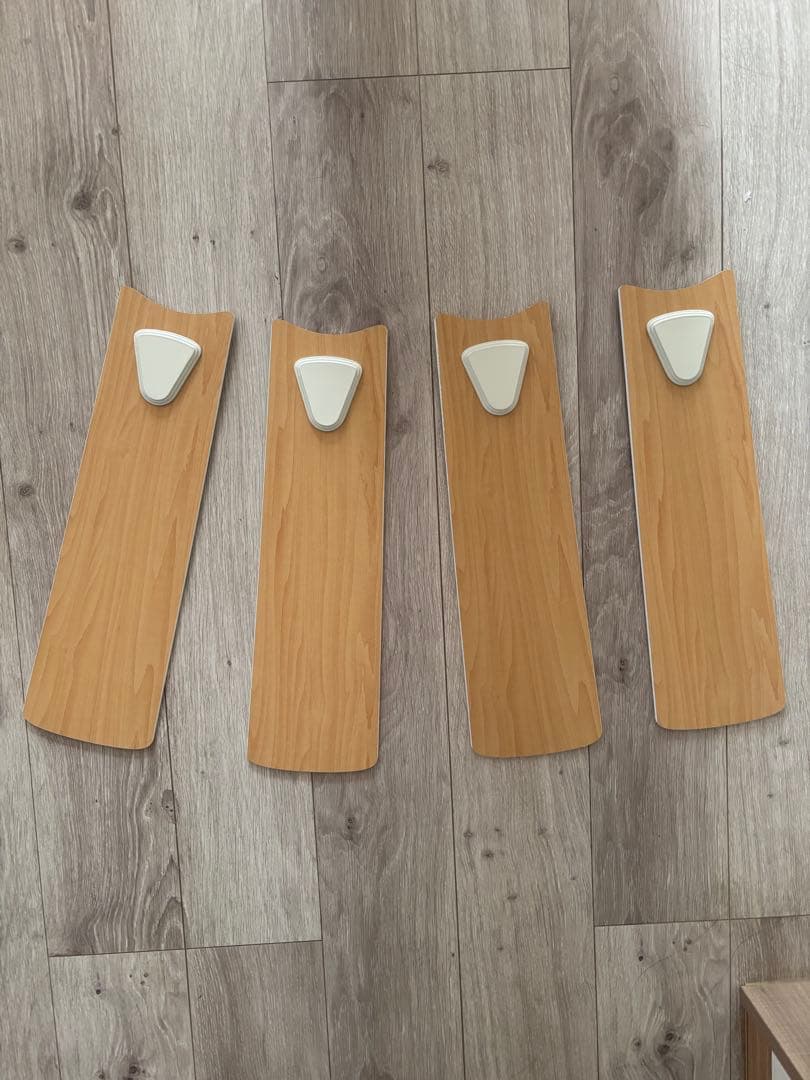 ホワイトシーリングファン 4枚羽根 3灯ライト付き