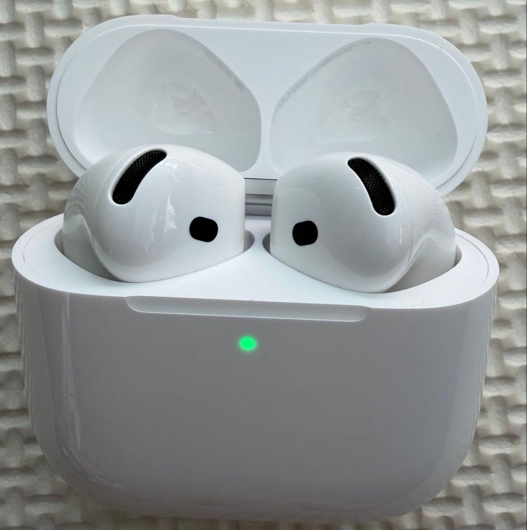 【大幅値下げ中】AirPods 4 本体 箱あり　iFaceカバー付き