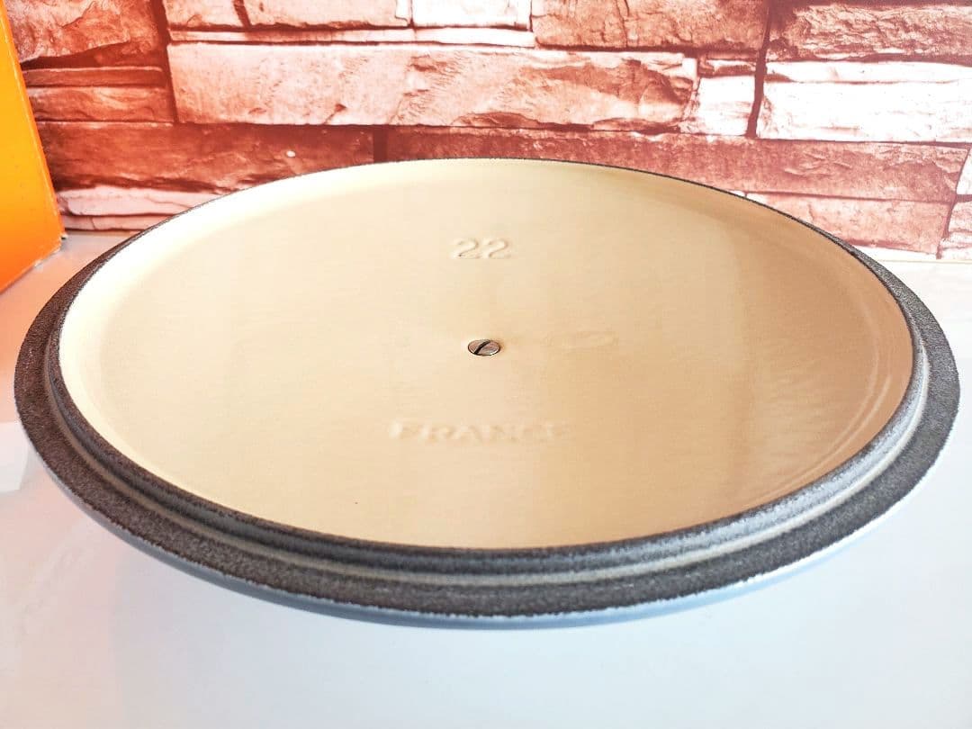 【極美品/週末価格】ル・クルーゼ　ココットロンド　22㎝　コースタルブルー