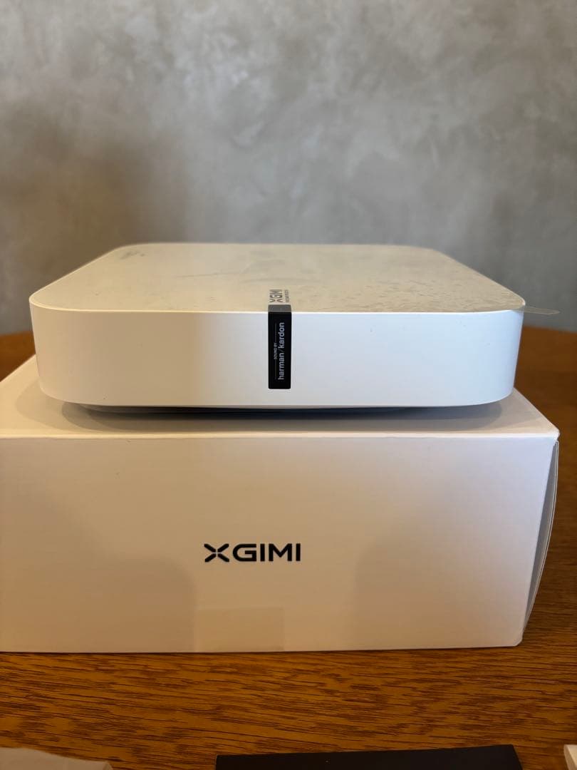 XGIMI Elfin プロジェクター本体（マンフロットミニ三脚付き）