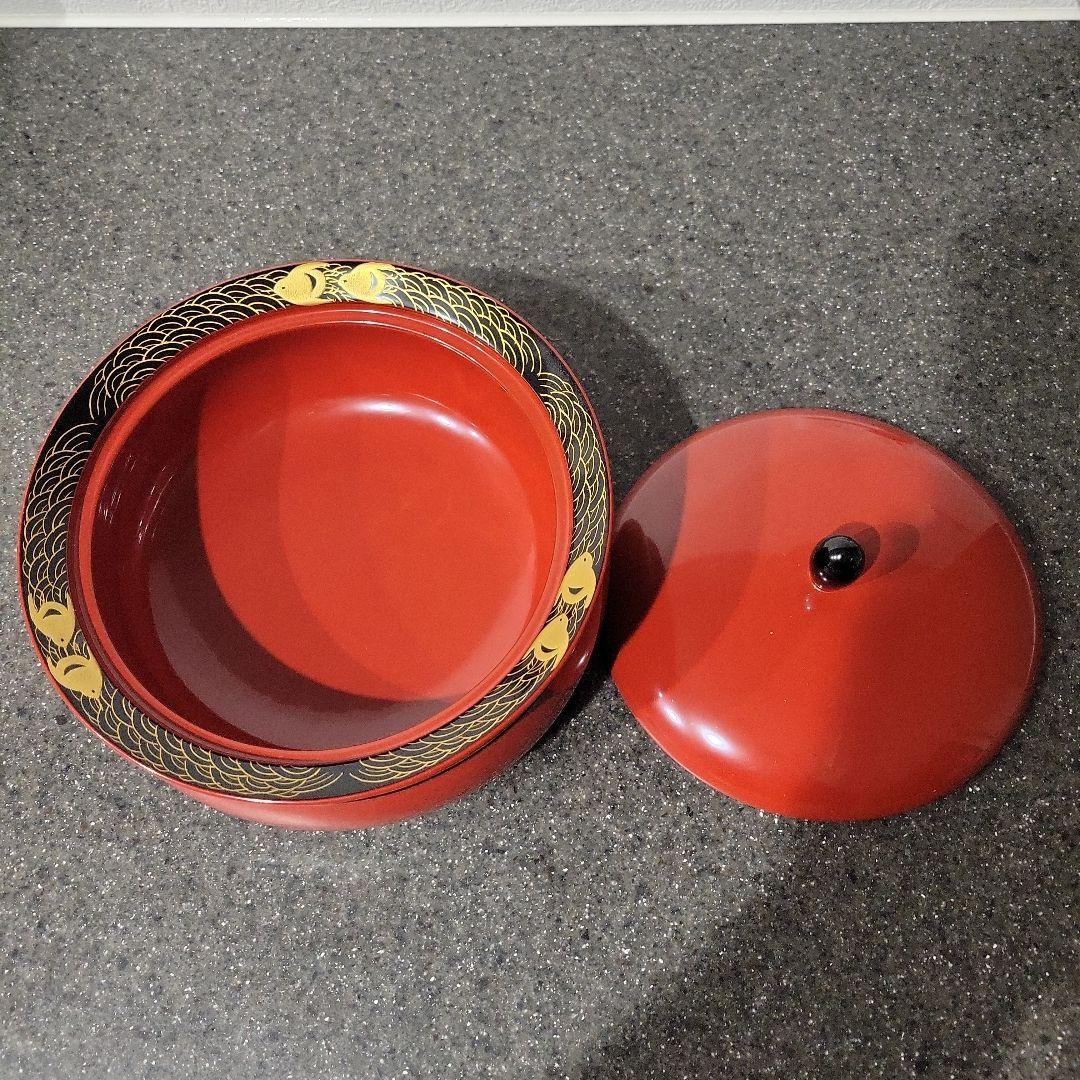 赤い蓋付き器 千鳥模様