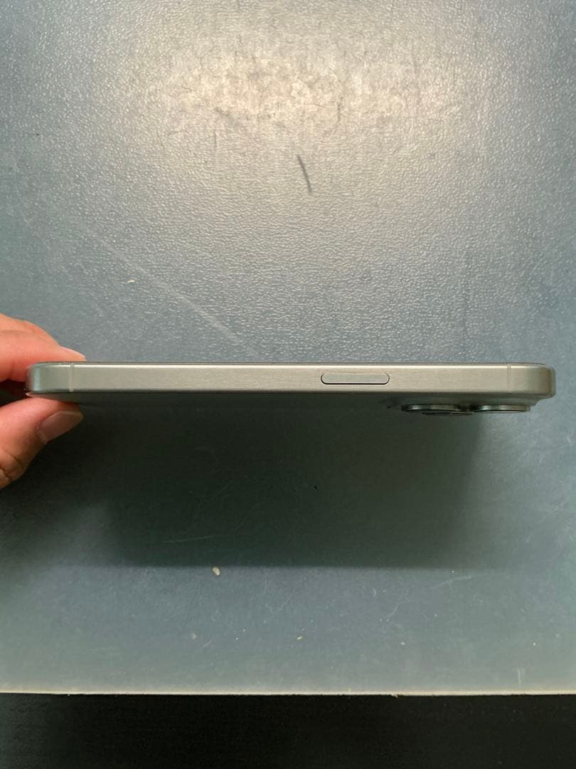 iPhone 15 Pro 256g ナチュラルチタニウム　純正ケース付