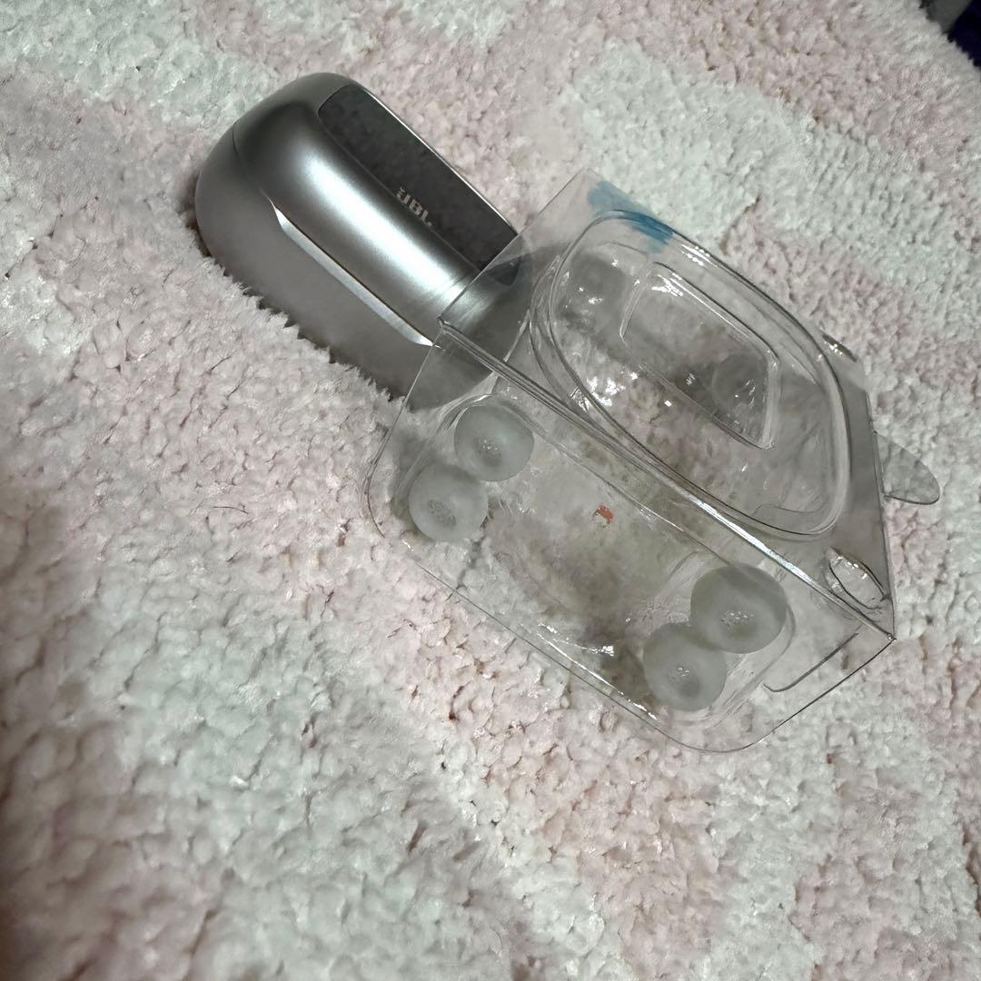 美品 ✳︎ JBL LIVE BUDS3 ワイヤレスイヤホン タッチスクリーン