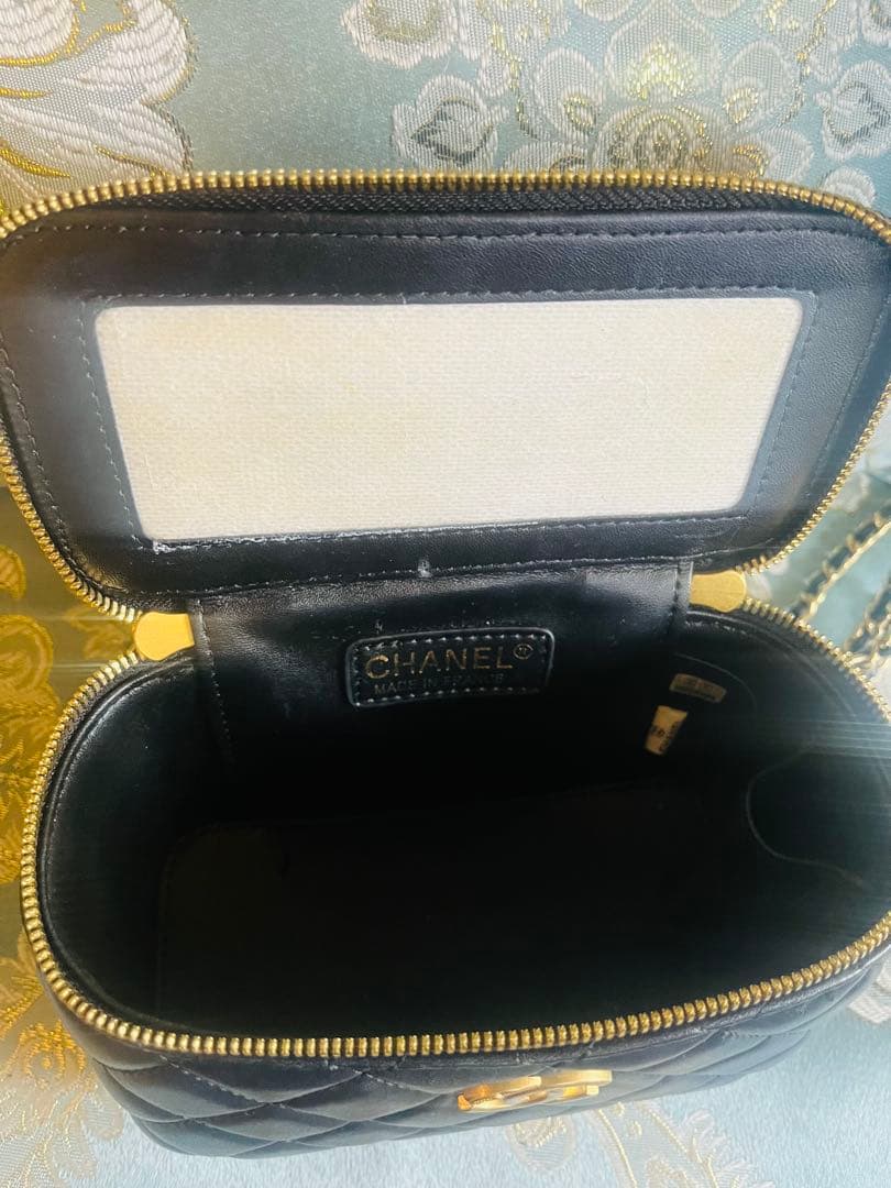 黒キルティングバニティチェーンバッグ