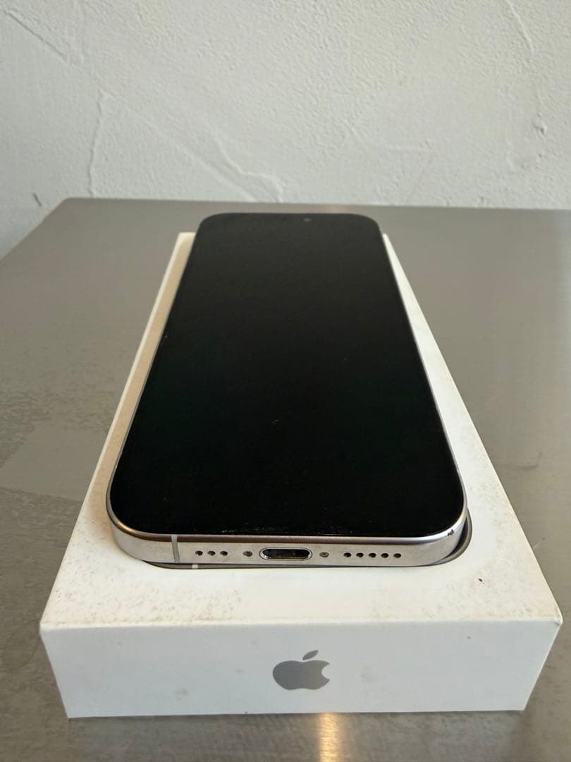 Apple iPhone 14 Pro シルバー 本体　SIMフリー