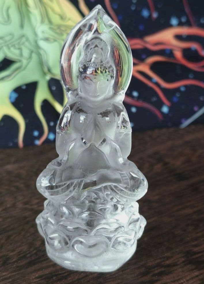 水晶　手彫り観音様　置物