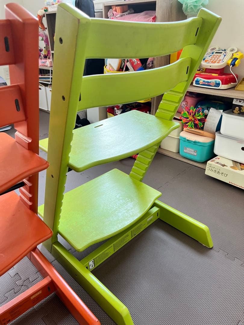 STOKKE ストッケ　トリップ トラップ　グリーンとオレンジのチェア