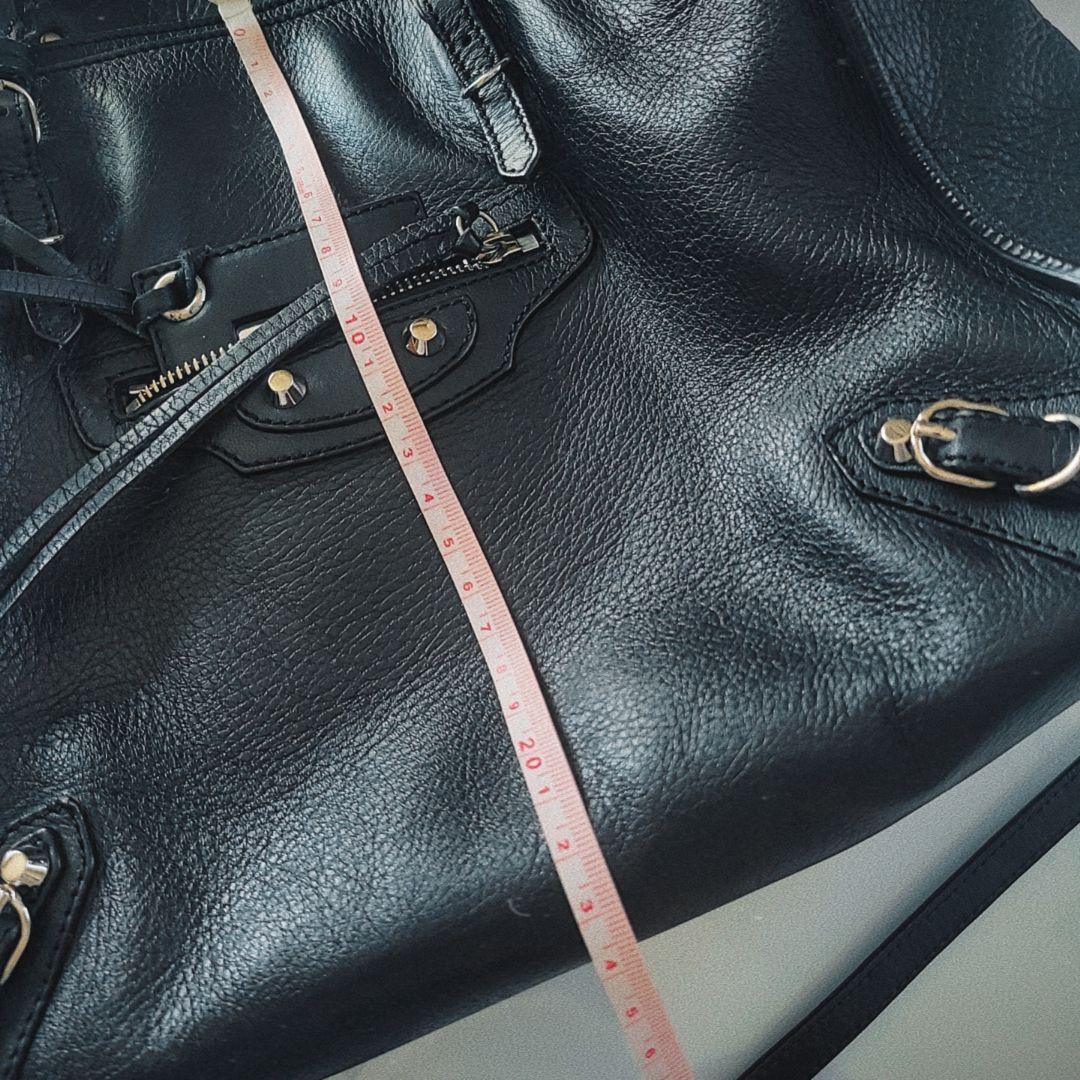 BALENCIAGA ブラック ダブルポケット レザー ショルダーバッグ