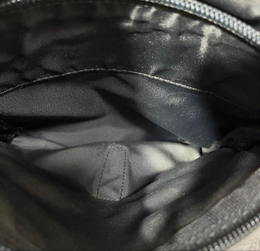 プラダ　ＰＲＡＤＡ　ショルダーバッグ　ナイロン　カメラバッグ　三角ロゴ