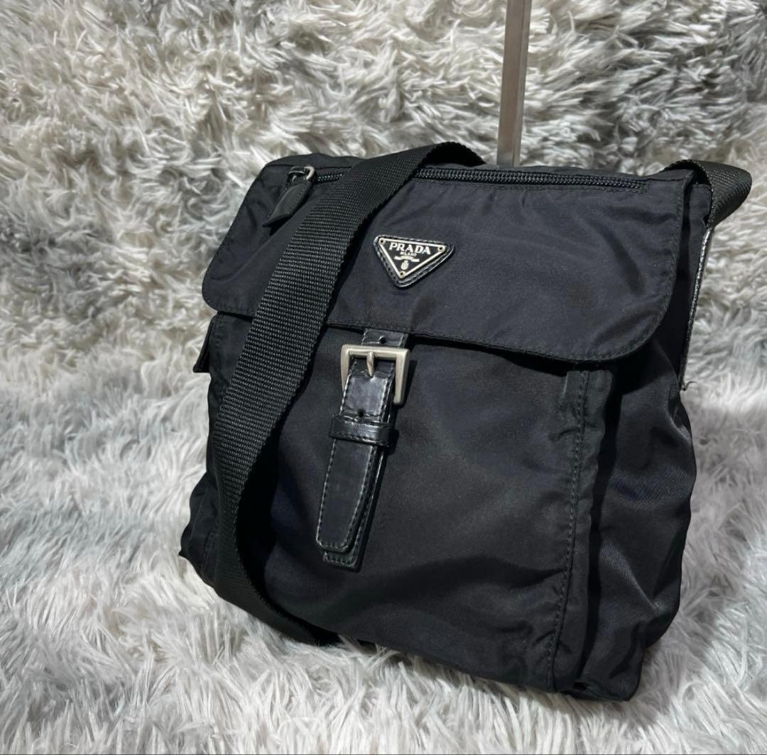 プラダ　ＰＲＡＤＡ　ショルダーバッグ　ナイロン　カメラバッグ　三角ロゴ