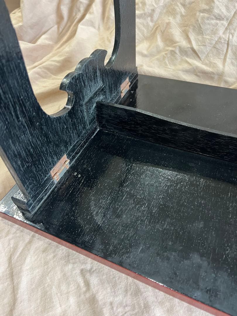 赤い花模様の座卓　漆塗り