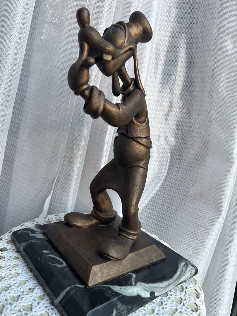グーフィーブロンズ像レア