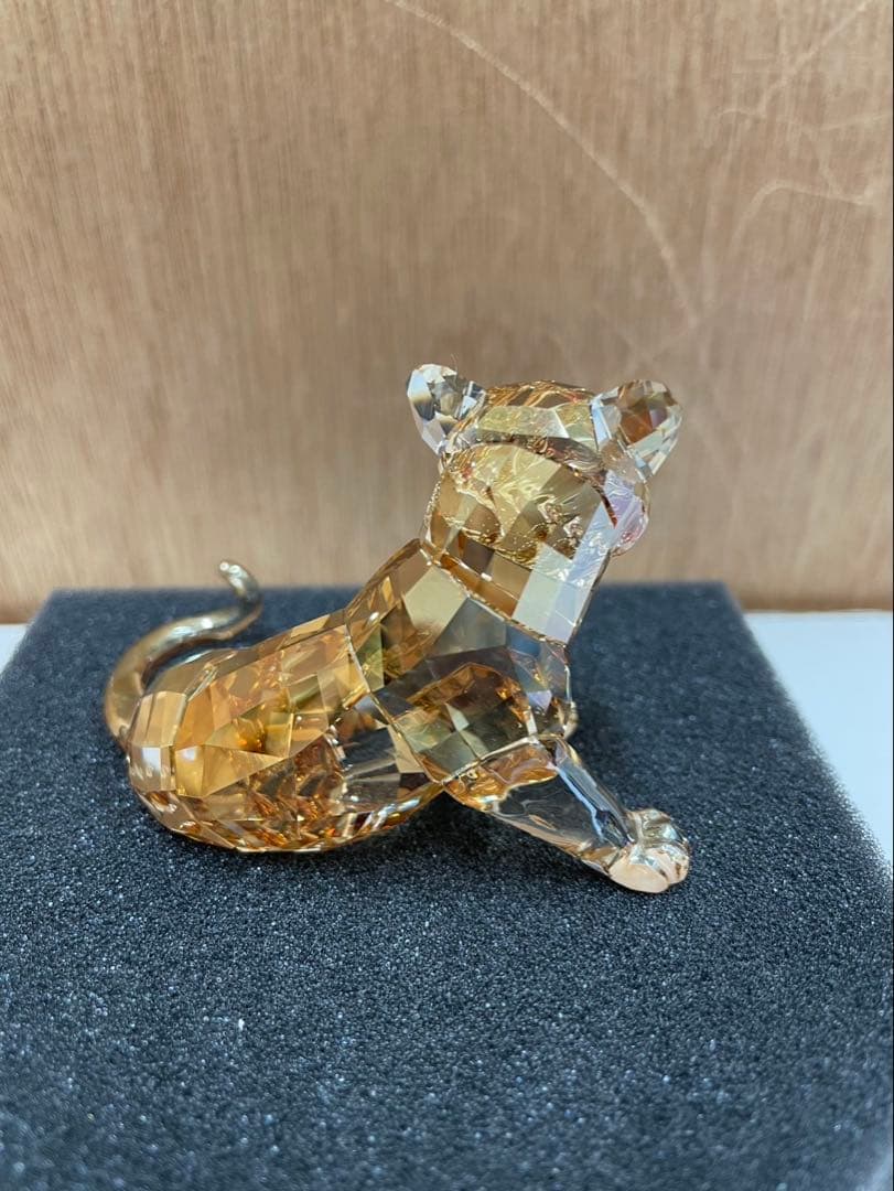 スワロフスキークリスタルガラス 虎の赤ちゃん フィギュア 1個