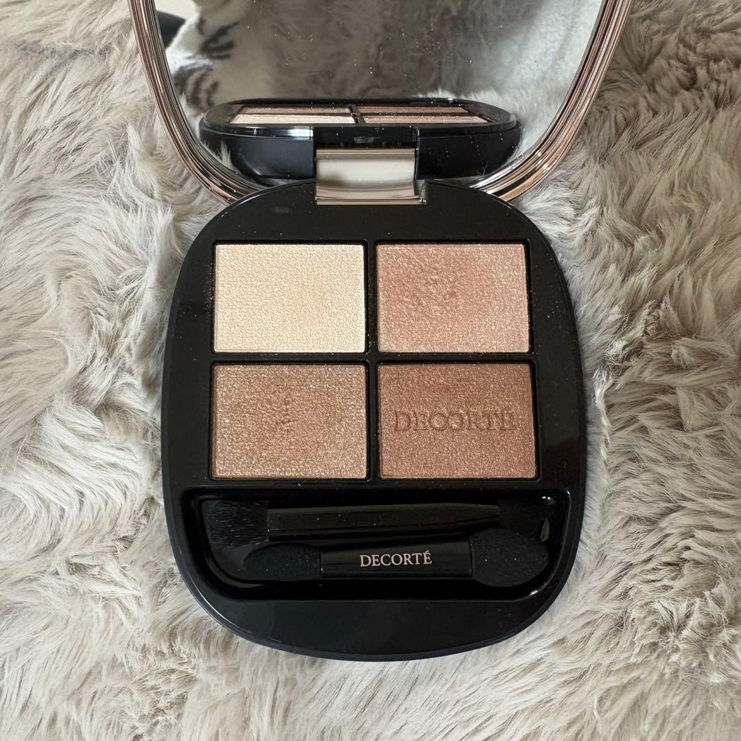 コスメデコルテ　アイシャドウ スキンシャドウデザイニングパレット　01