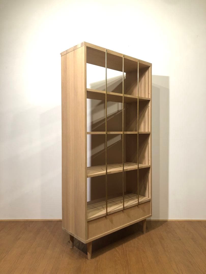 工房製作 オーク無垢 楢無垢材 本棚 飾り棚 真鍮 ホワイトオイル仕上 店舗什器