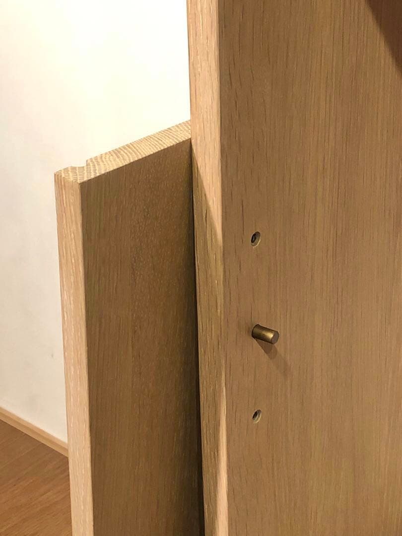 工房製作 オーク無垢 楢無垢材 本棚 飾り棚 真鍮 ホワイトオイル仕上 店舗什器