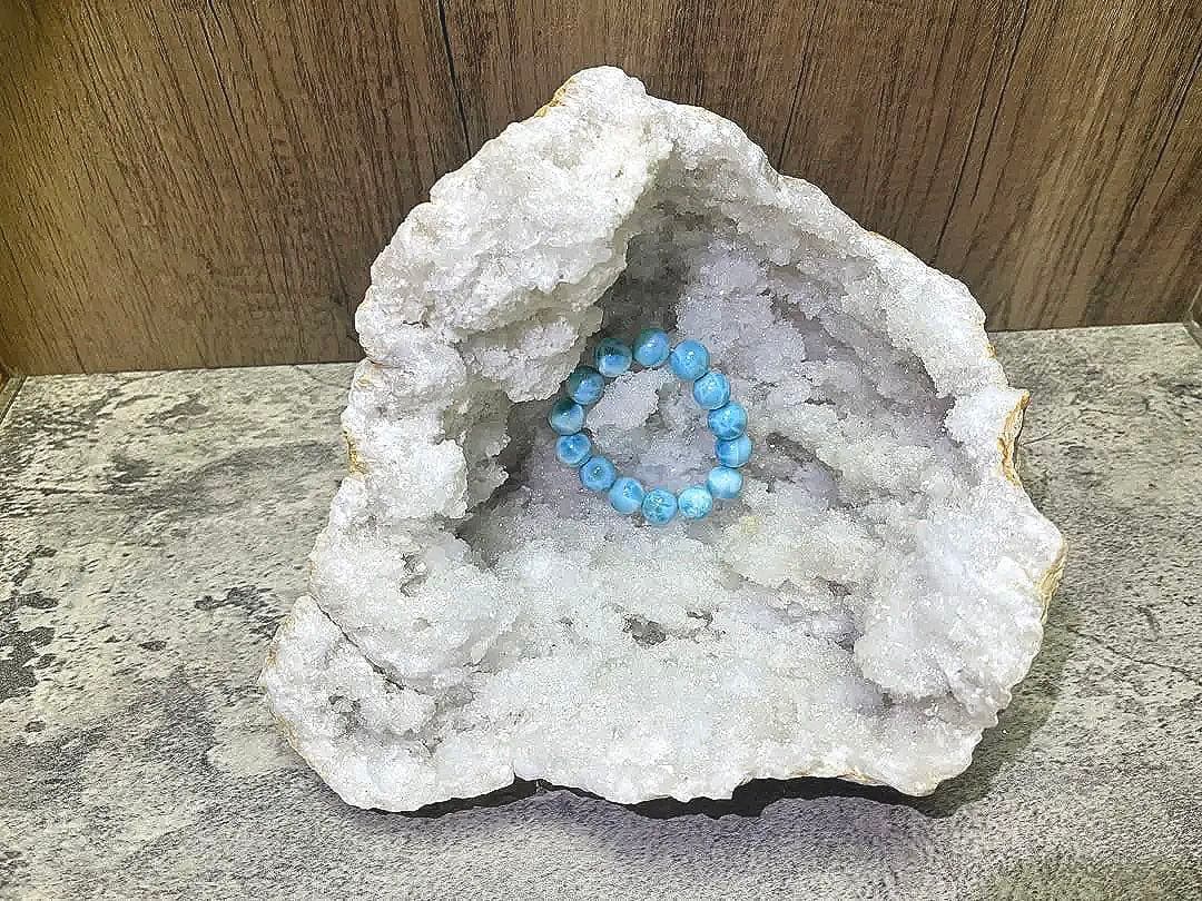 専用ページ巨大ジオード水晶ブレスレットの浄化に　台座付