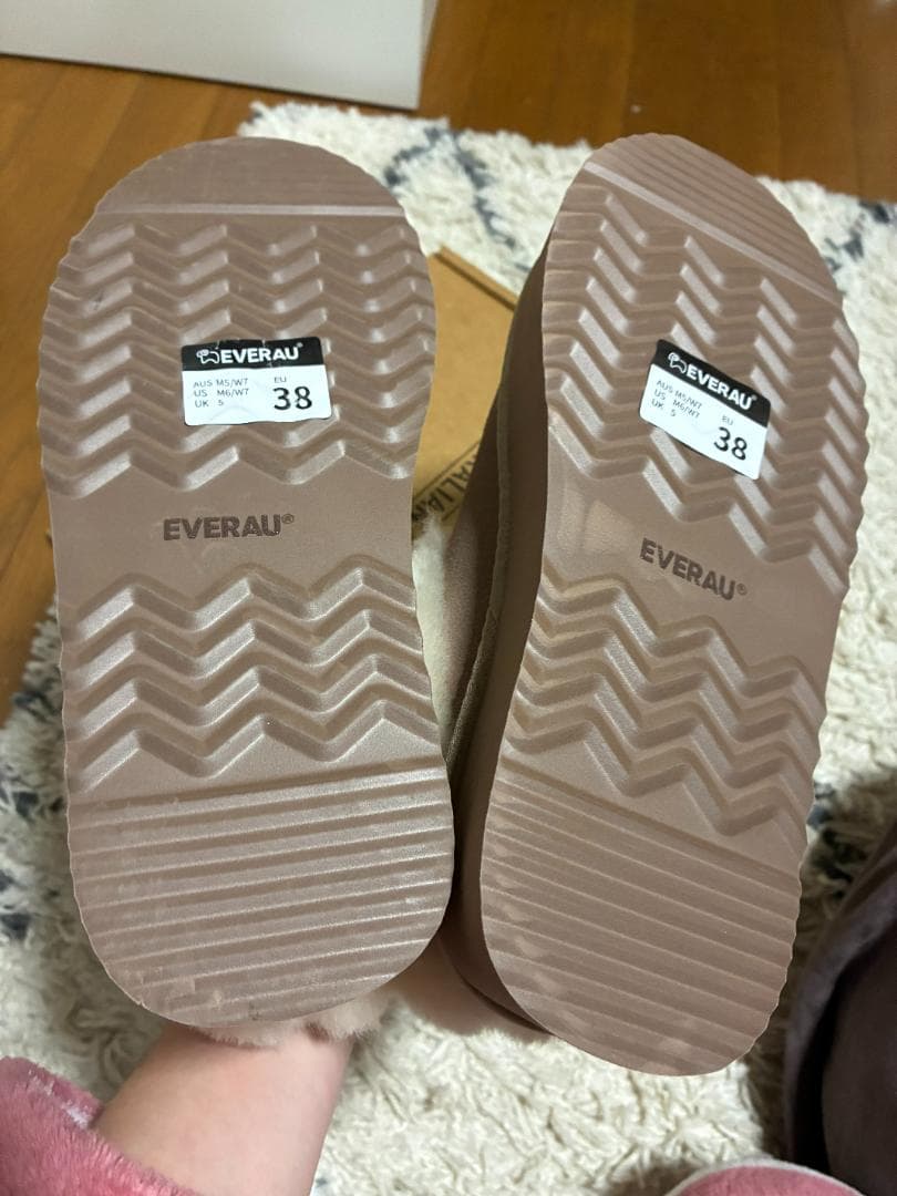 新年お値下げ❗️新品未使用UGG EVERAU厚底ムートンブーツベージュsand