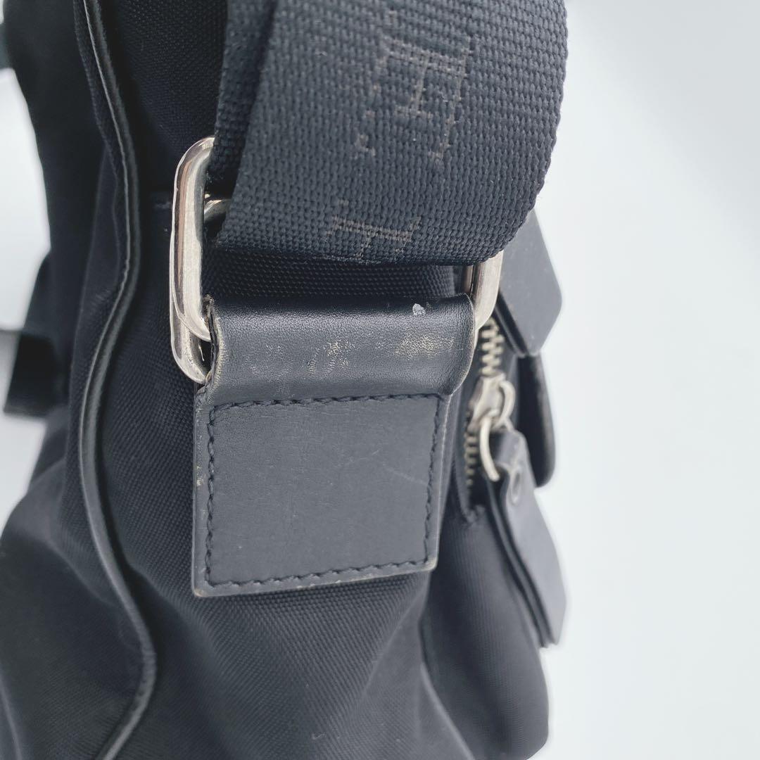 希少 バーバリーロンドン ショルダーバッグ ロゴ刻印 ノバチェック 黒 男女兼用