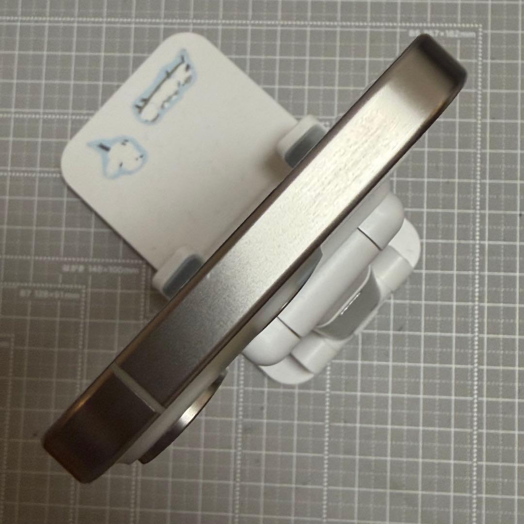 iPhone15 Pro 128GB ホワイトチタニウム バッテリー97%