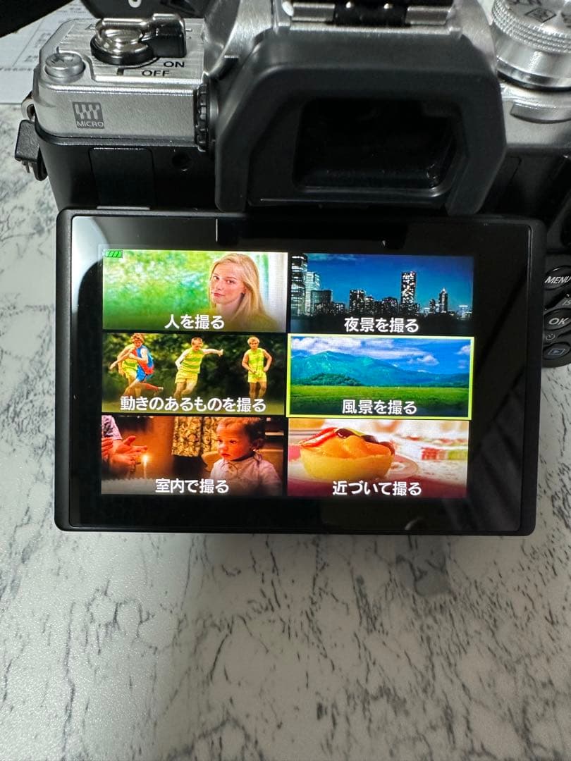 オリンパス　OLYMPUS OM-D E-M10 Mark III レンズ付き