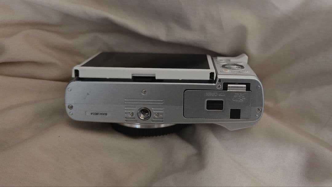 【美品】Olympus pen e-p7 白 おまけ付き