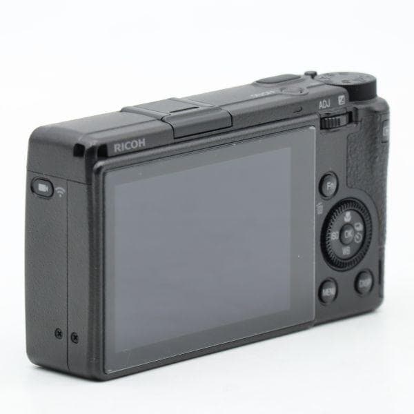 ほぼ新品 2696ショット RICOH GR III 157-0119-124